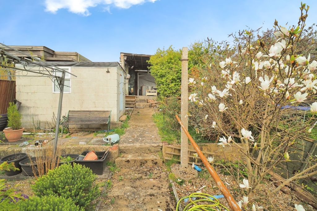 Property photo 2 of 20