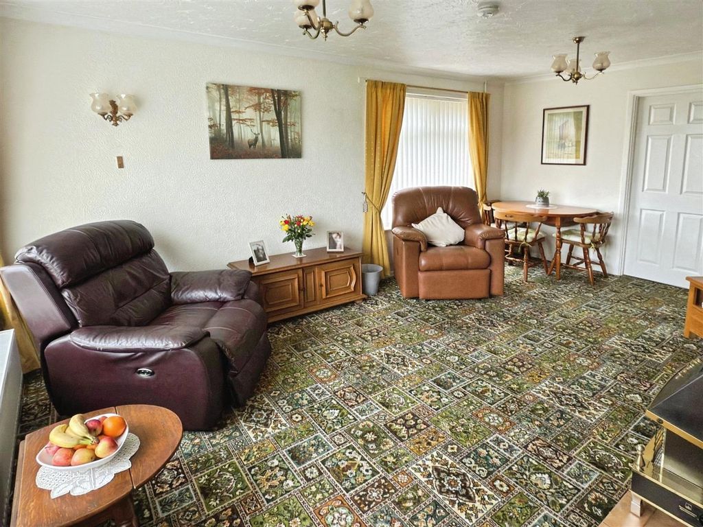 Property photo 3 of 15 3Ef9d0d6-Lounge 20Diner.Jpg