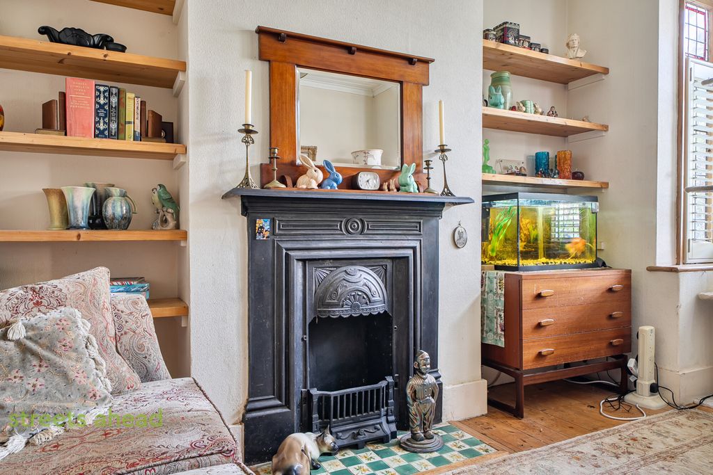 Property photo 3 of 14 F1Af4d1F-B00F-43A...