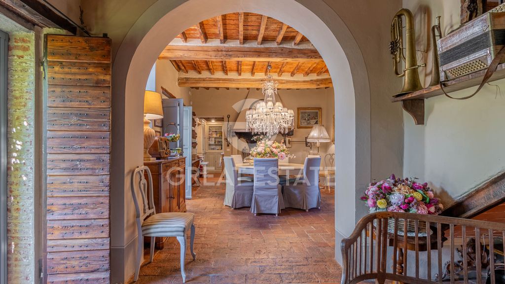 Property photo 2 of 44 Interiors