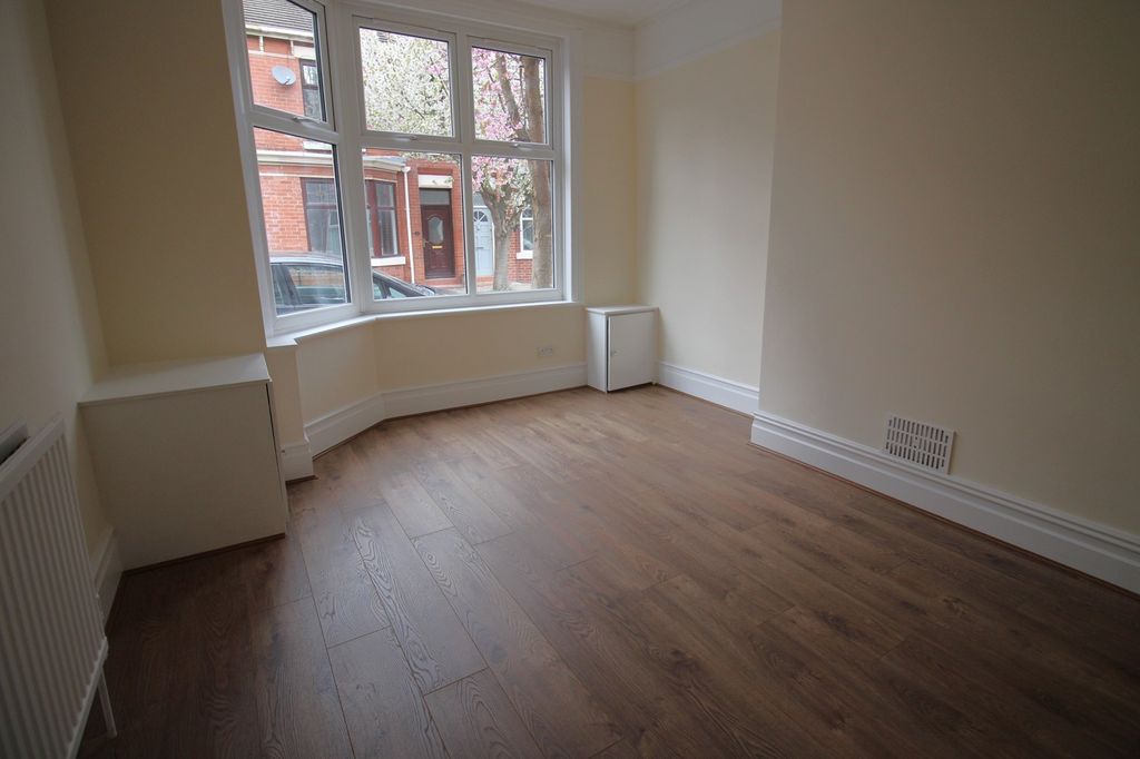 Property photo 3 of 16 Reception 1