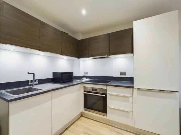 Property photo 3 of 9 Kitchen