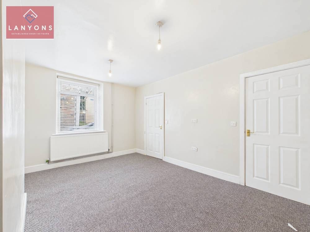 Property photo 2 of 12 Giraffe360-Still008