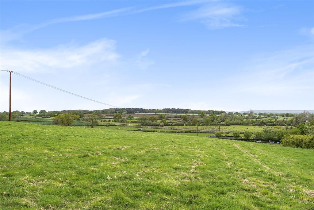 Property photo 3 of 21 Paddock