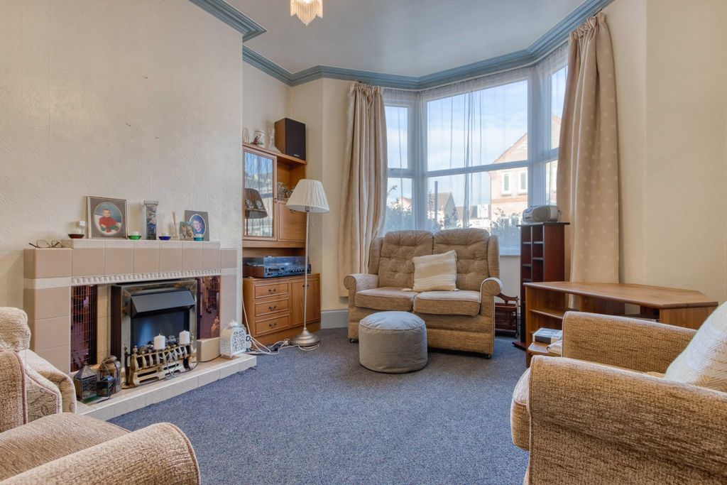 Property photo 3 of 14 Greenway Avenue (4)