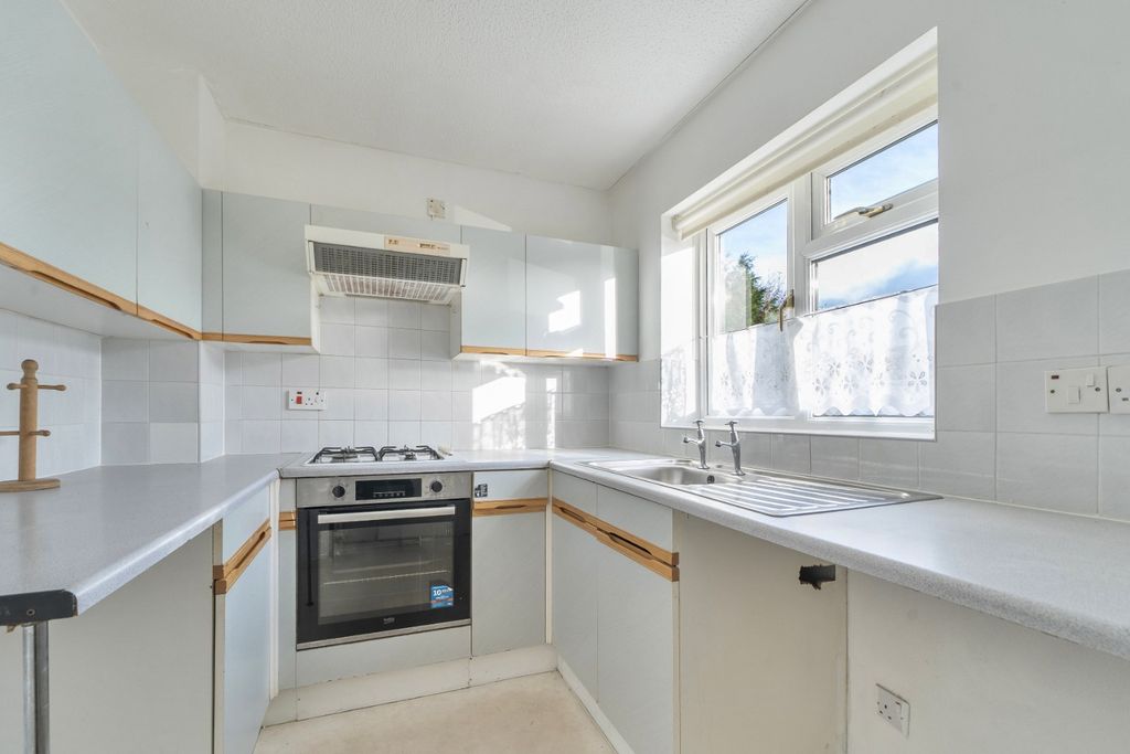 Property photo 3 of 10 5909105