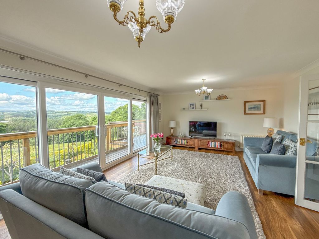 Property photo 2 of 18 Formal Lounge