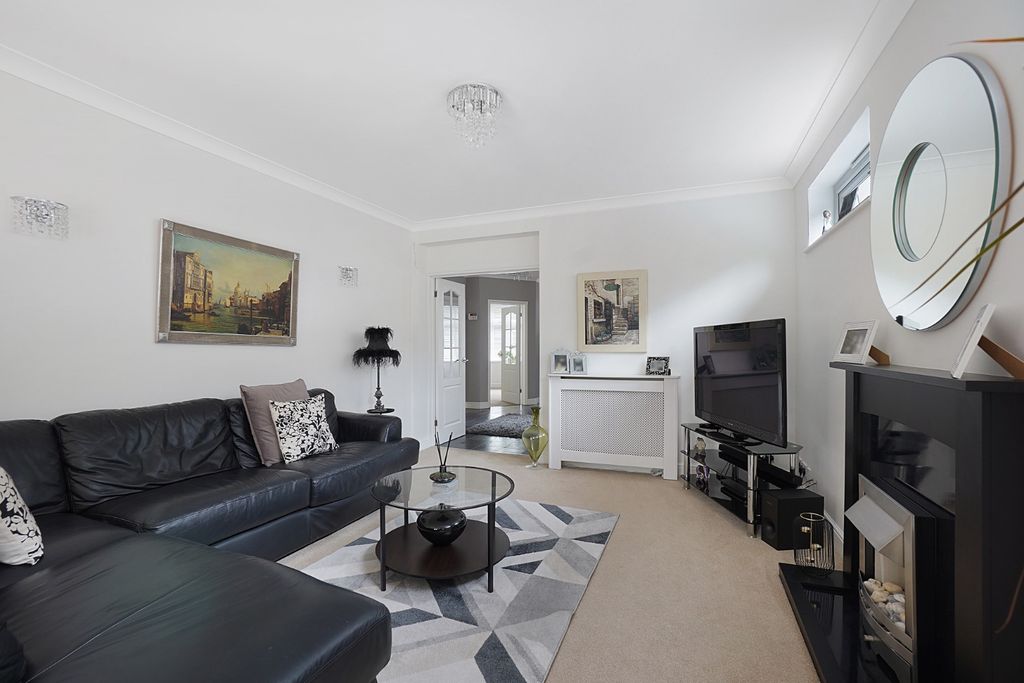 Property photo 3 of 22 4269057