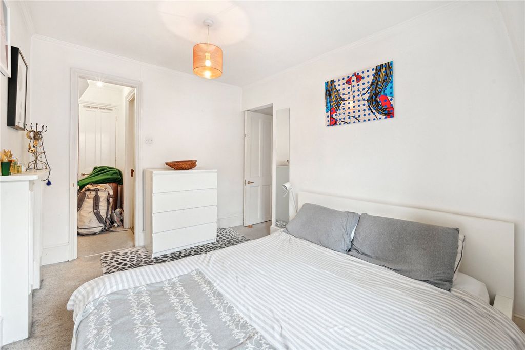 Property photo 3 of 11 Long Acre