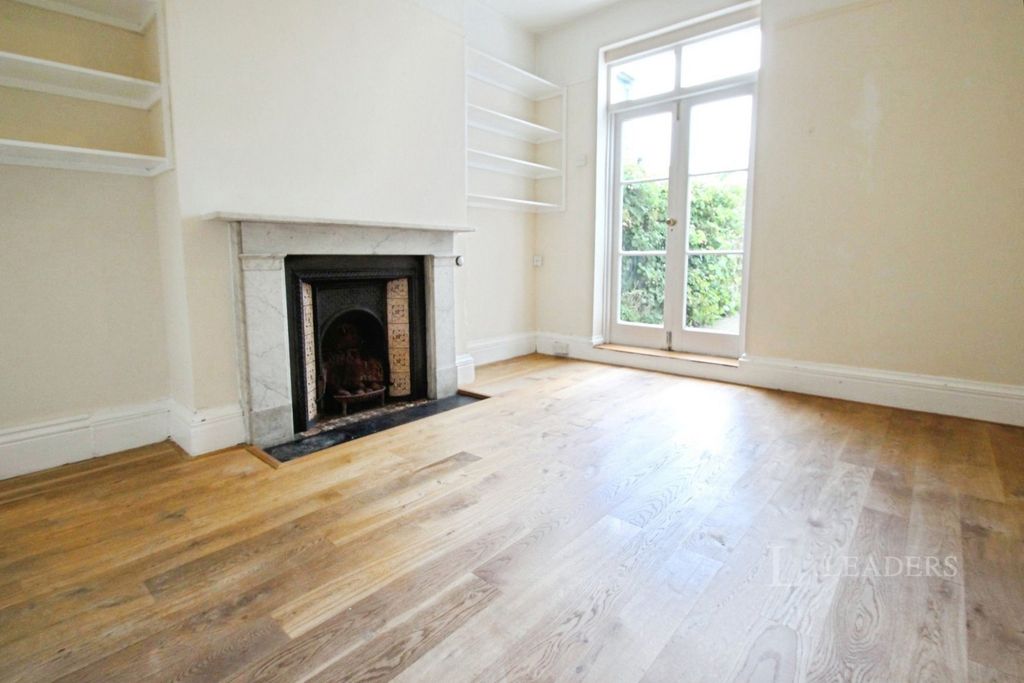 Property photo 3 of 12 Pbox-Img.Jpg