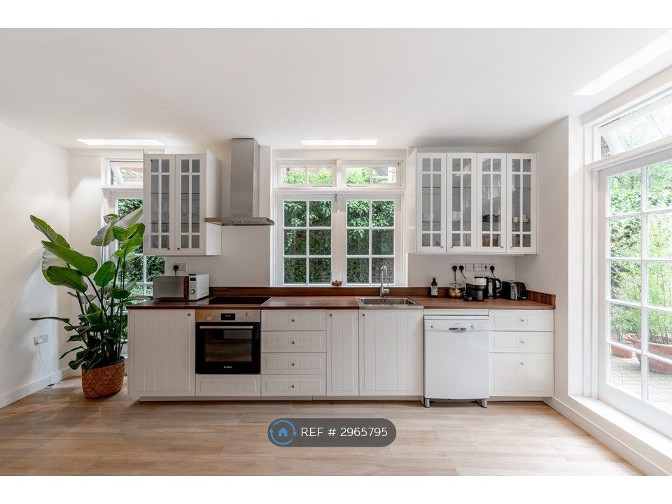 Property photo 2 of 25 Kitchen