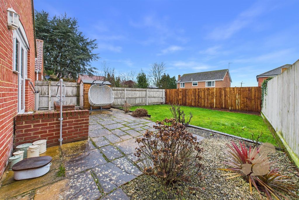 Property photo 3 of 12 Garden