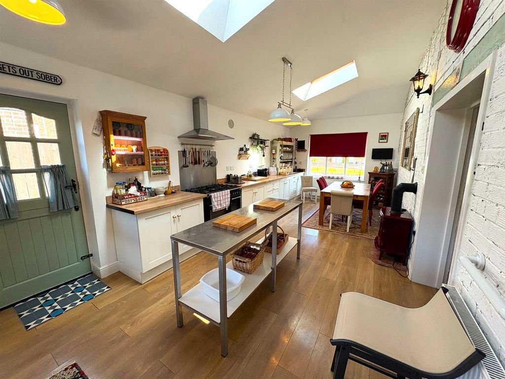 Property photo 2 of 27 Kitchen