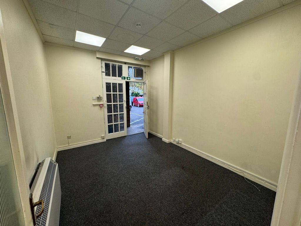 Property photo 3 of 7 Photo 4