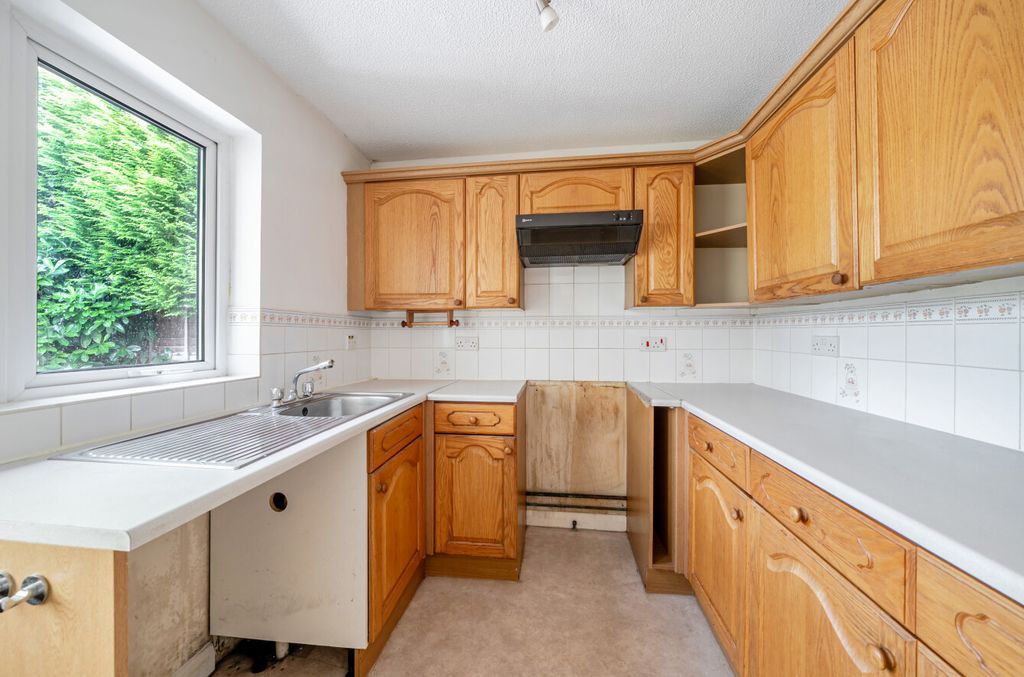 Property photo 3 of 14 1468708-14-6A2833...