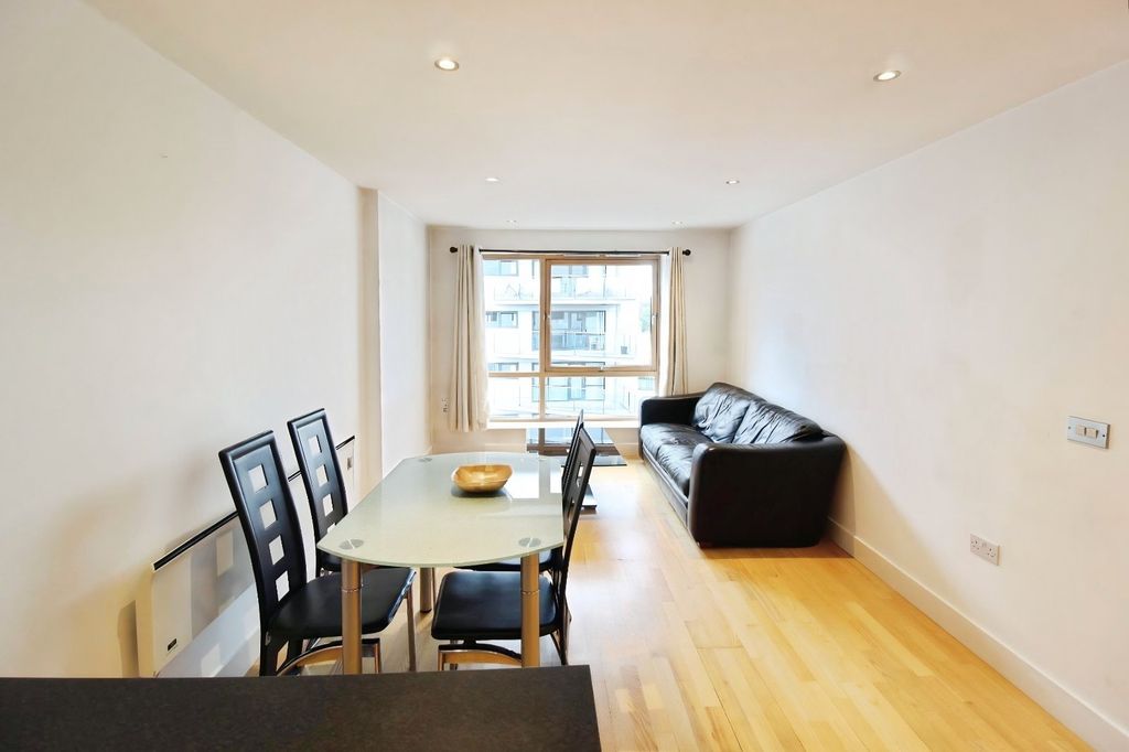 Property photo 2 of 8 Picture No. 12