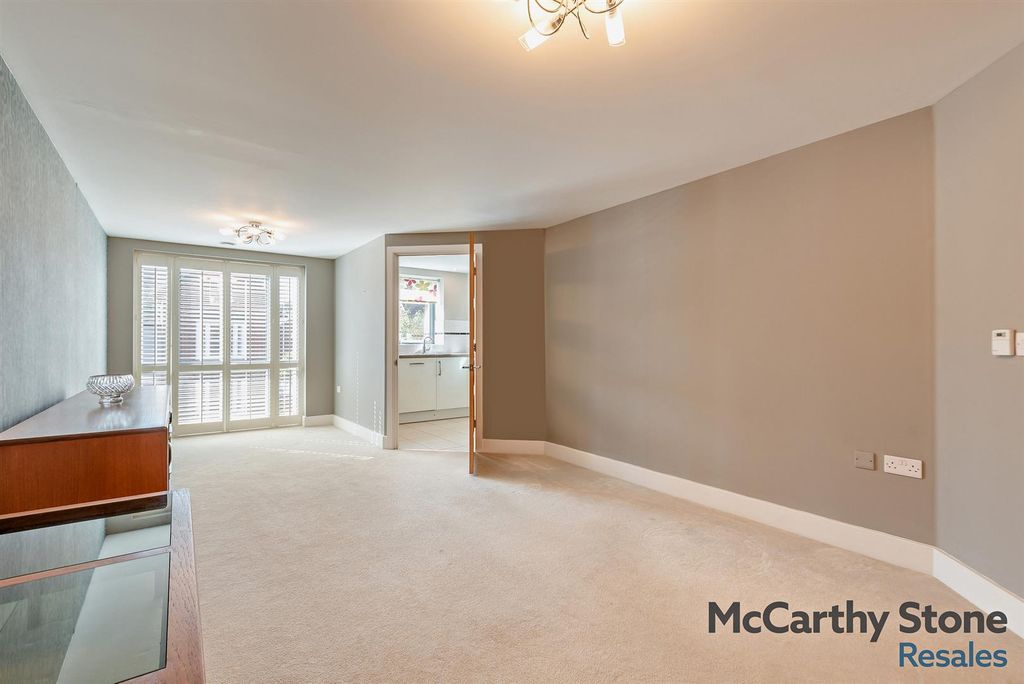 Property photo 2 of 18 8660921-Interior01-800.Jpg