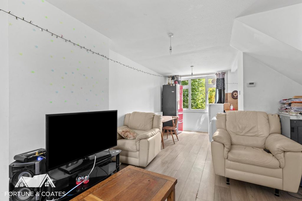 Property photo 3 of 10 Willowfield_7.Jpg