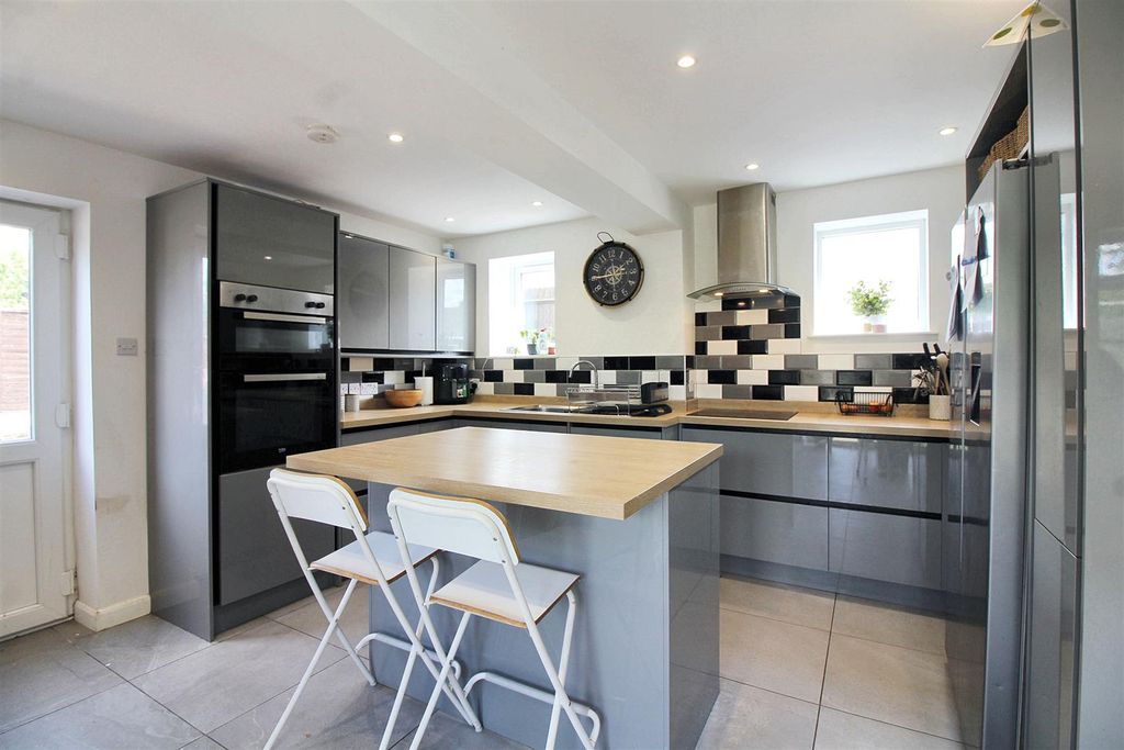 Property photo 3 of 20 7.Jpg