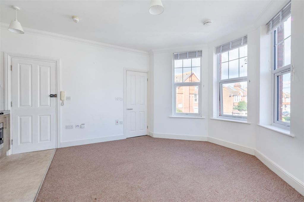 Property photo 2 of 8 Studio