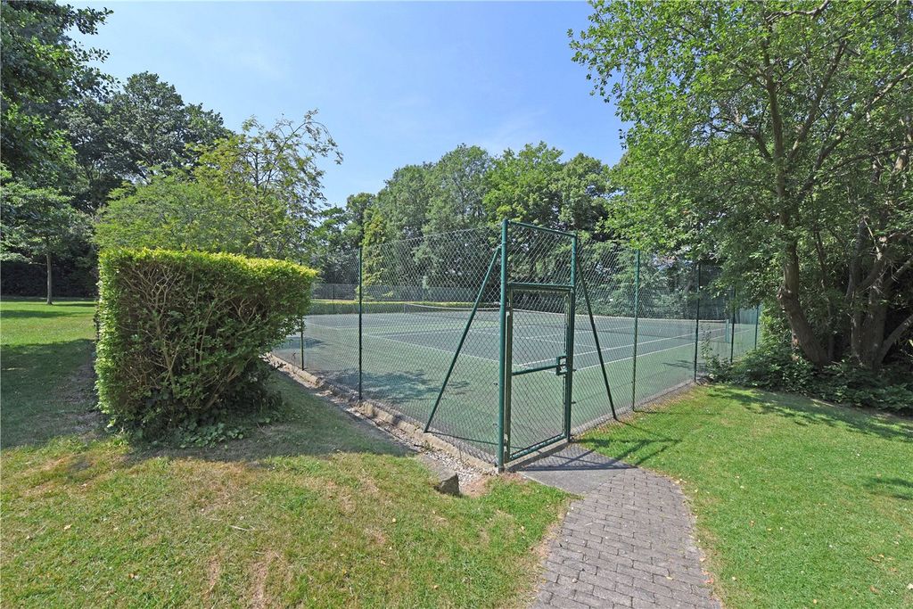 Property photo 2 of 14 Picture No. 16