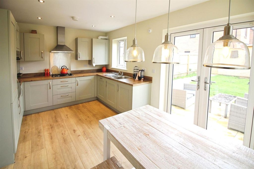 Property photo 2 of 13 Kitchen/Diner
