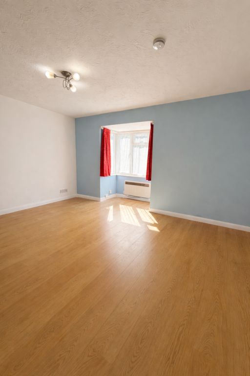 Property photo 3 of 5 399E7393-5B11-4E2E-9B3A-Aa511Ac36c60