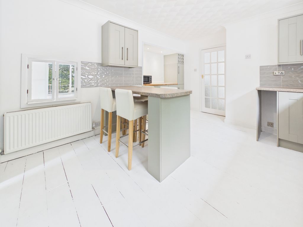 Property photo 3 of 15 Kitchen