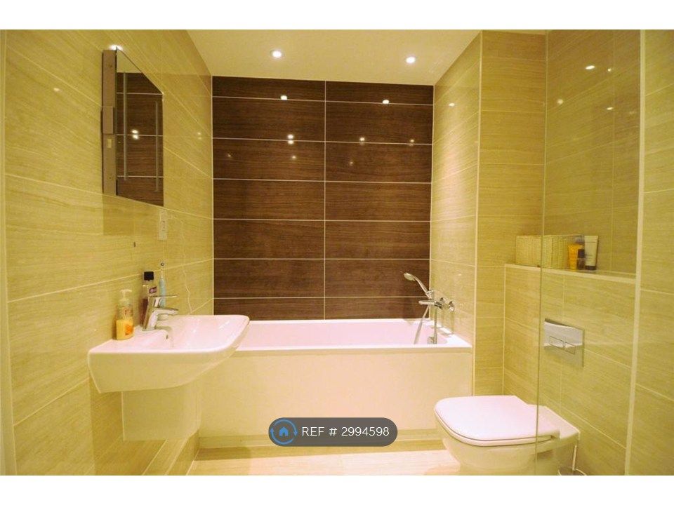Property photo 3 of 7 Bathroom