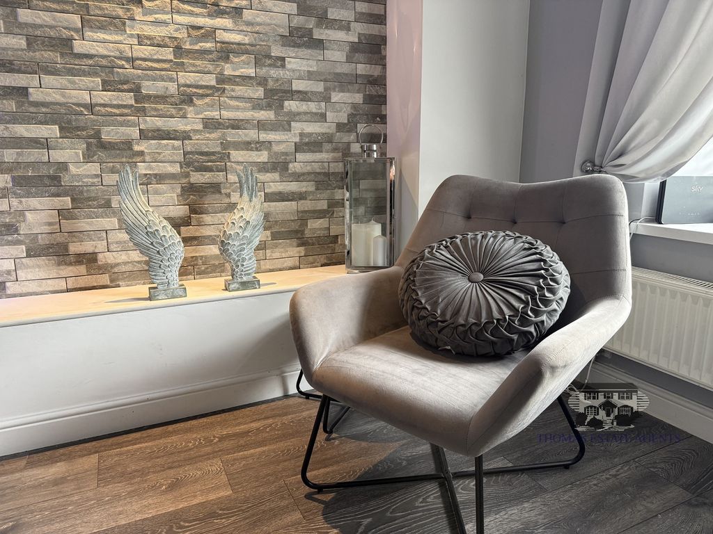 Property photo 3 of 13 Lounge
