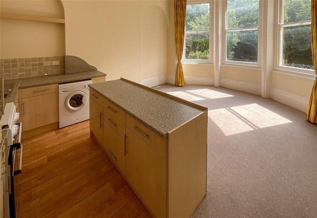 Property photo 3 of 13 Kitchen *