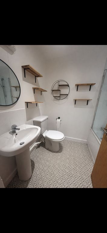 Property photo 3 of 7 Bathroom