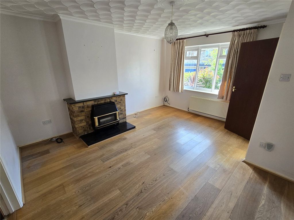 Property photo 2 of 11 Living Room