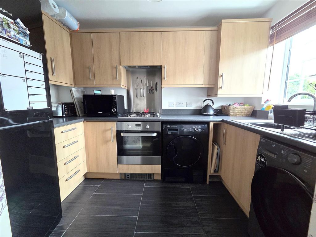 Property photo 2 of 12 Kitchen
