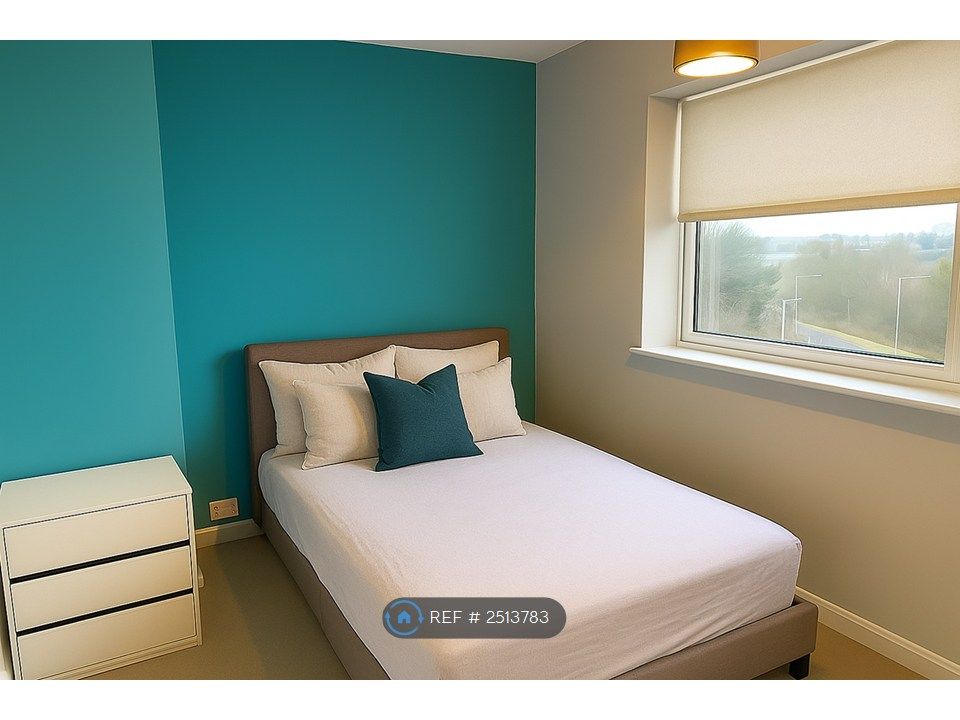 Property photo 1 of 8 Room 4