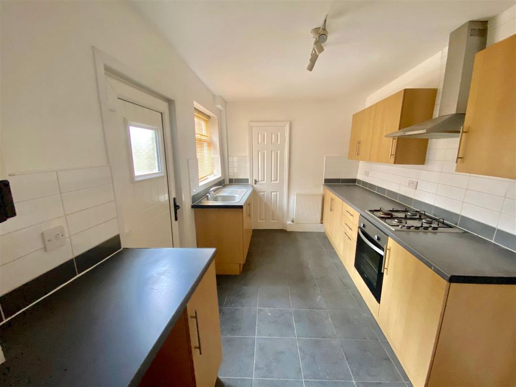 Property photo 3 of 7 Kitchen