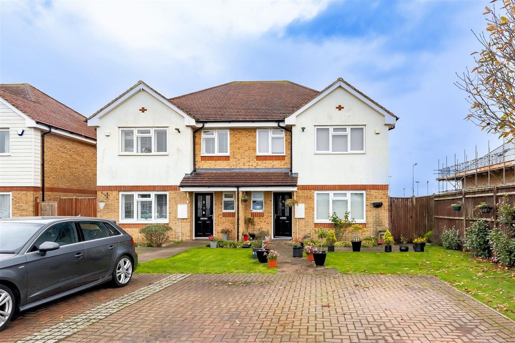 Property photo 1 of 29 61 Upland New Fronts (1).Jpg