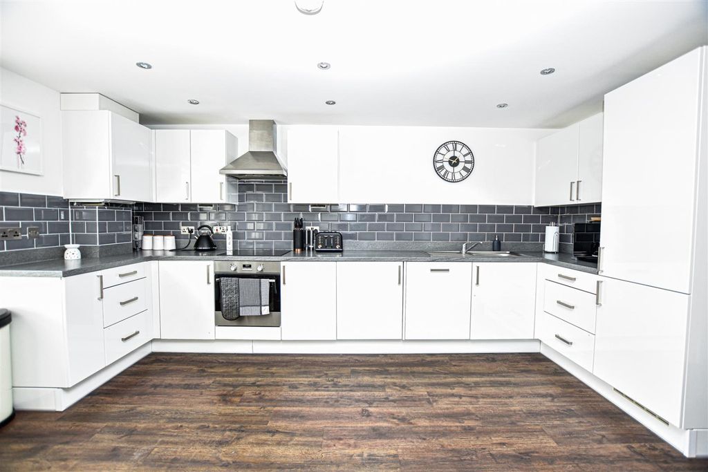 Property photo 3 of 9 4818202