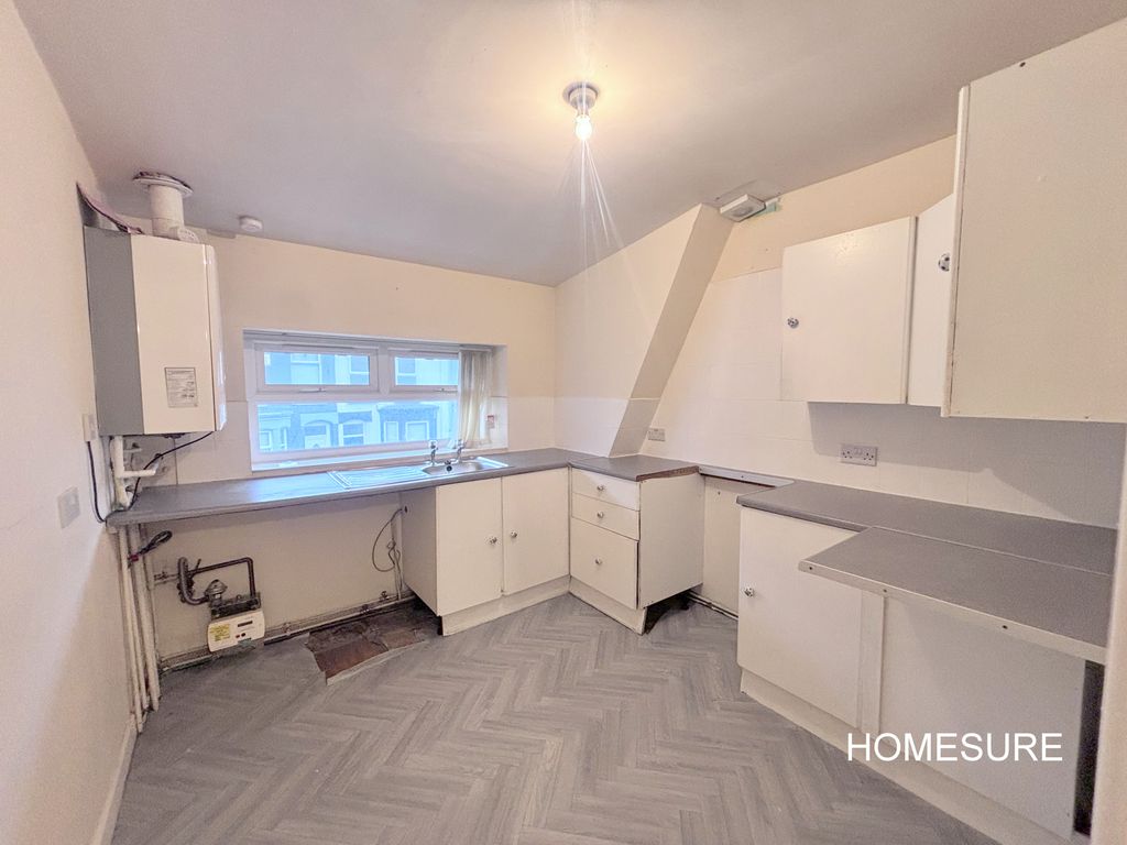 Property photo 1 of 10 Kitchen