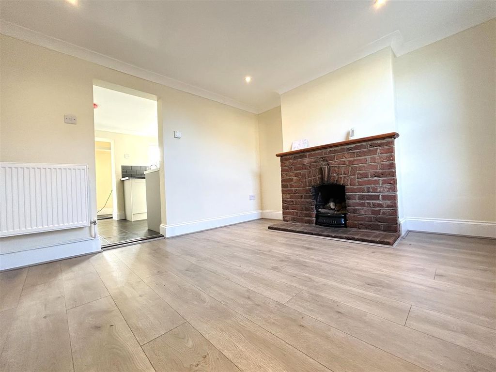 Property photo 2 of 13 Lounge