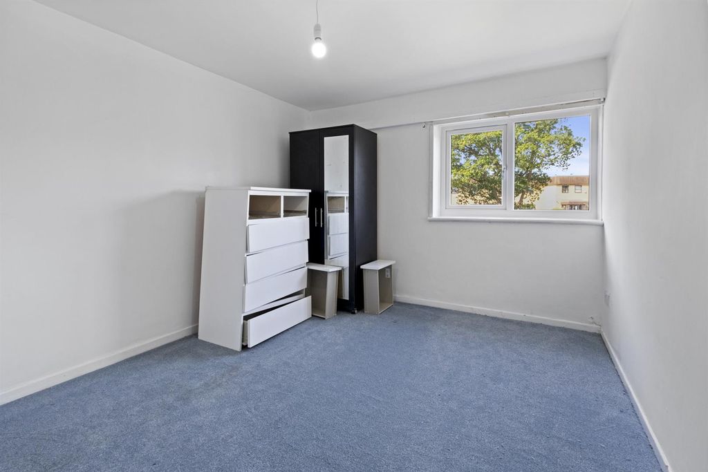 Property photo 2 of 9 2