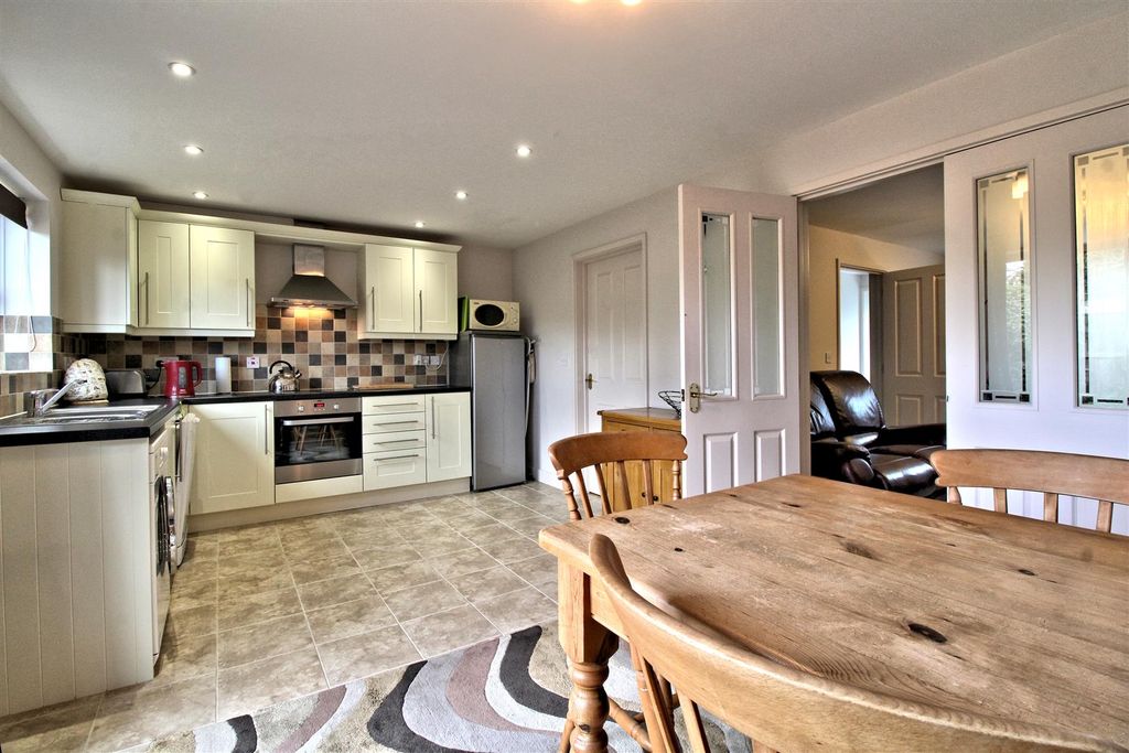 Property photo 3 of 22 Kitchen Diner