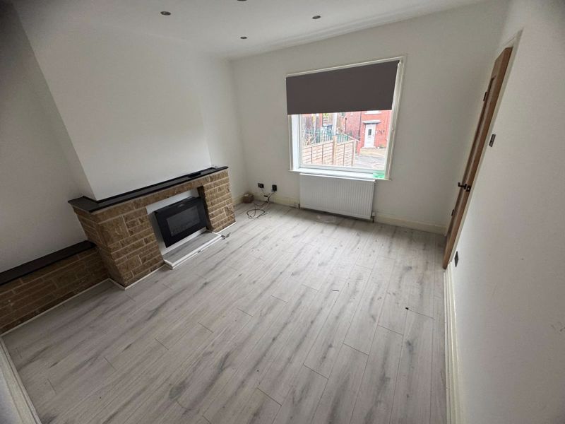 Property photo 3 of 9 Photo 4