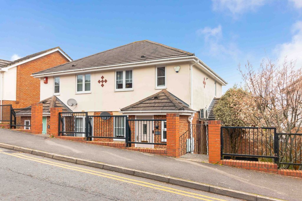 Property photo 1 of 31