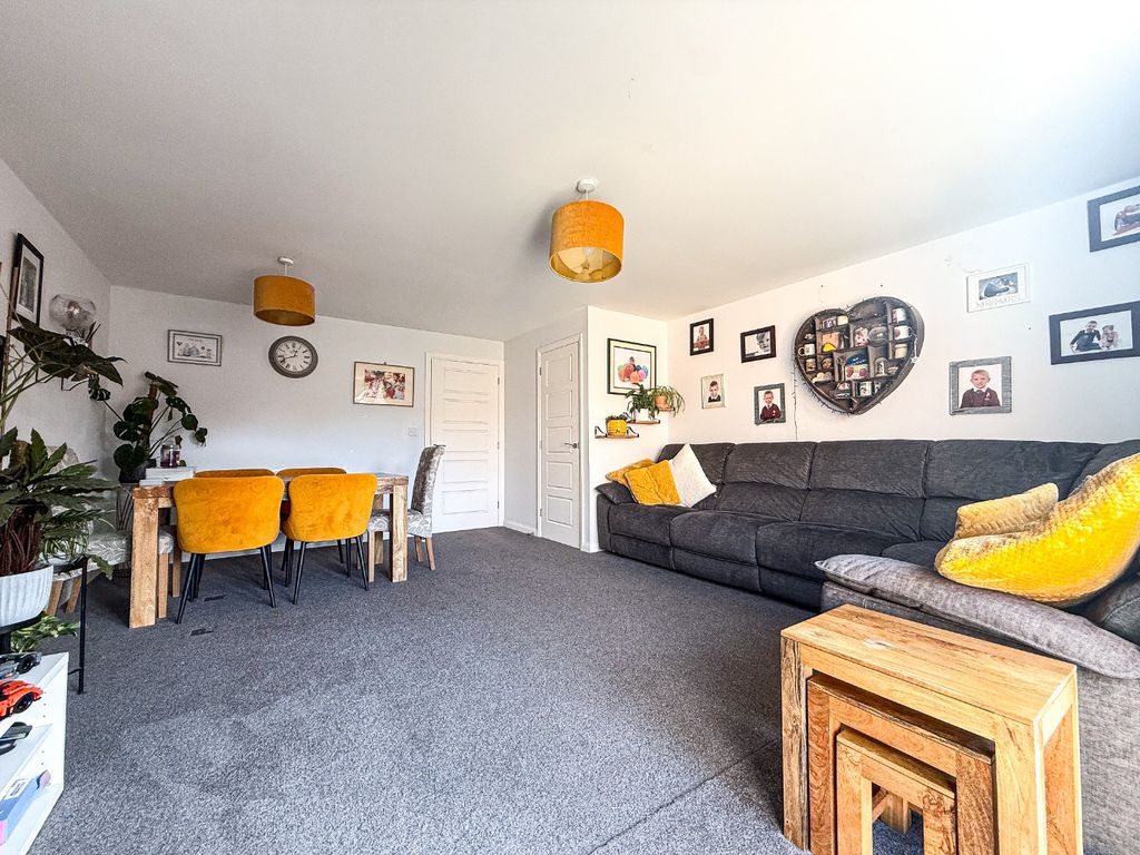 Property photo 3 of 19 4846206