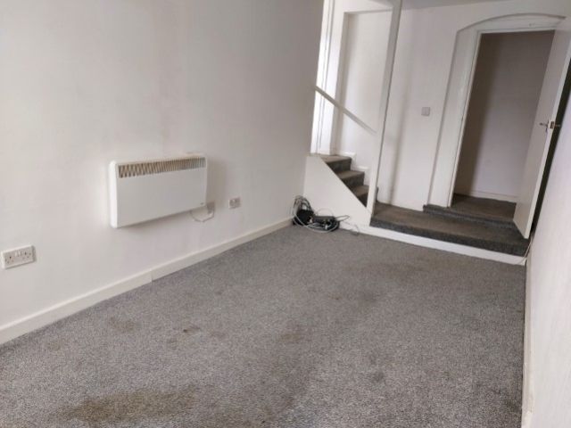 Property photo 3 of 6 Living Room
