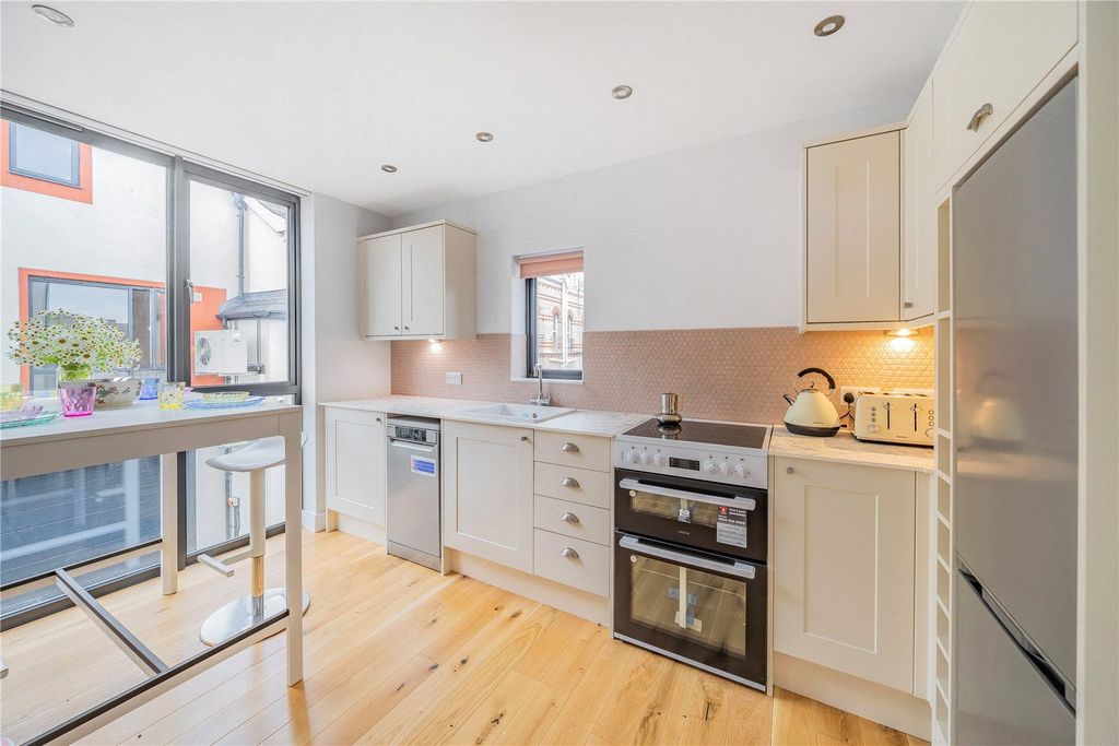 Property photo 1 of 9 Picture No. 06