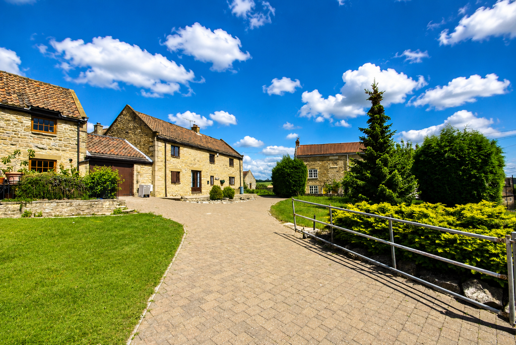 Property photo 1 of 32 2