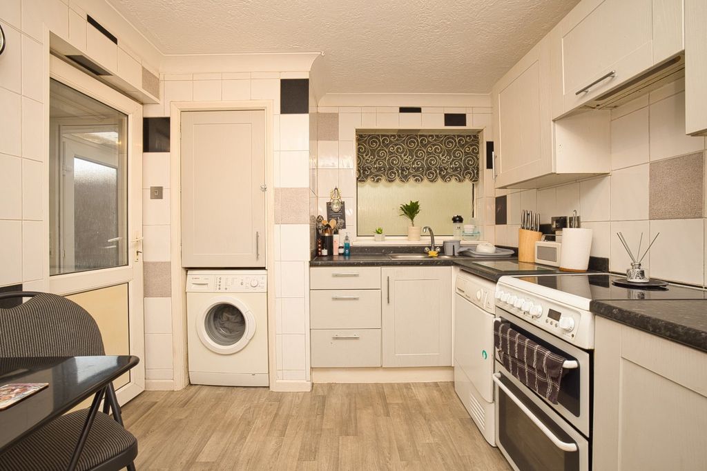 Property photo 3 of 16 Picture 3