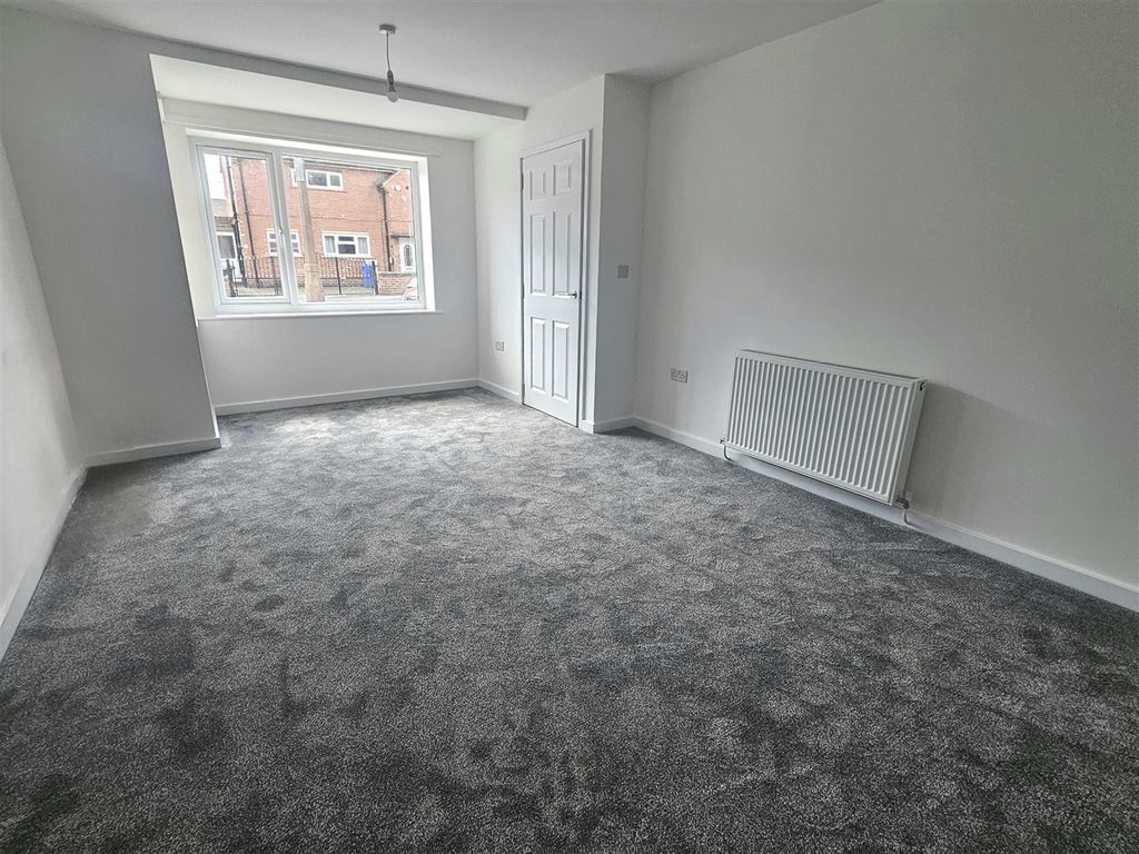 Property photo 2 of 10 Lounge